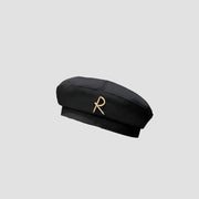 Black beret with gold ’R’ accent.