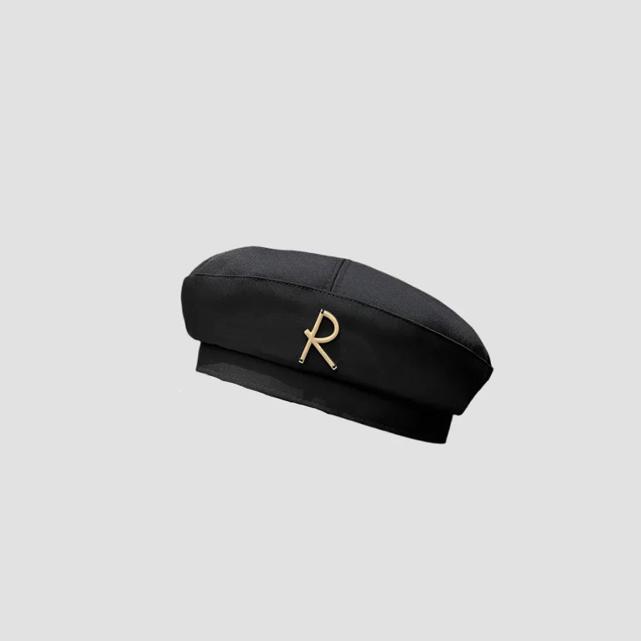 Black beret with gold ’R’ accent.