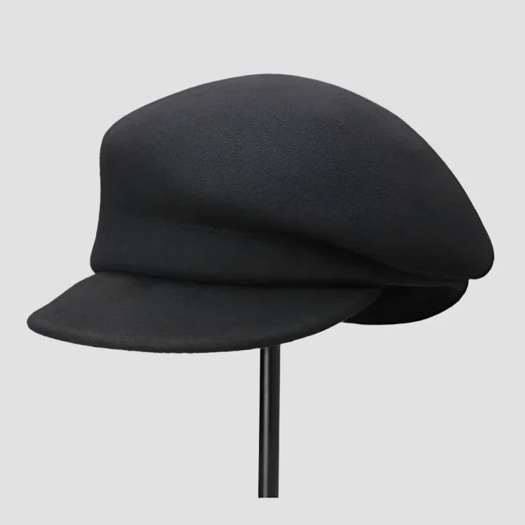 Black newsboy cap.