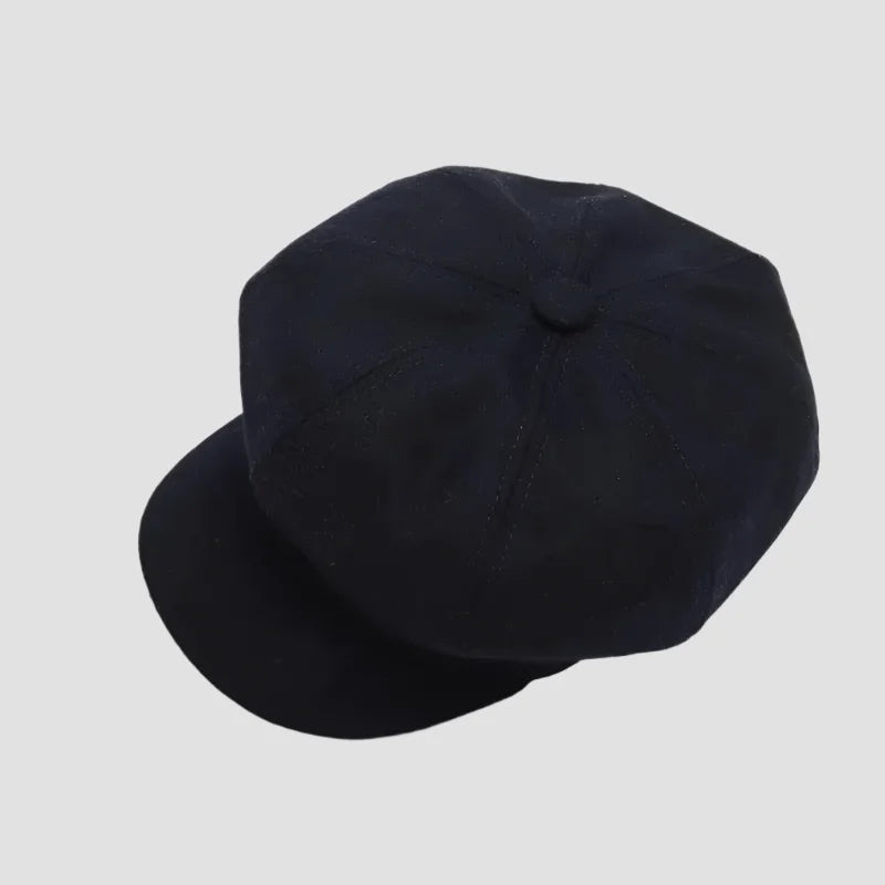 Black newsboy cap.