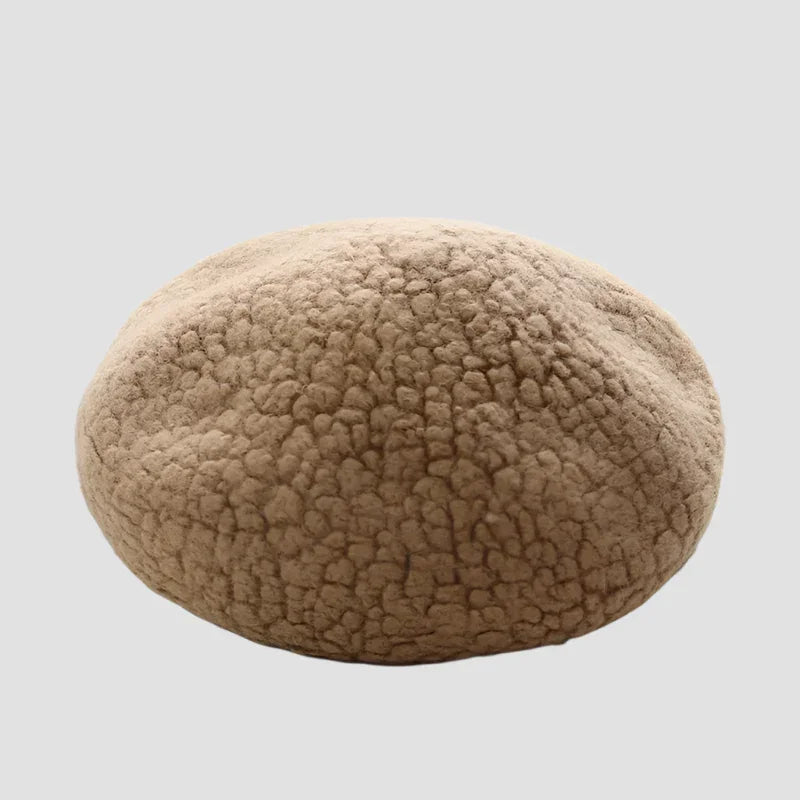 Textured beige beret.