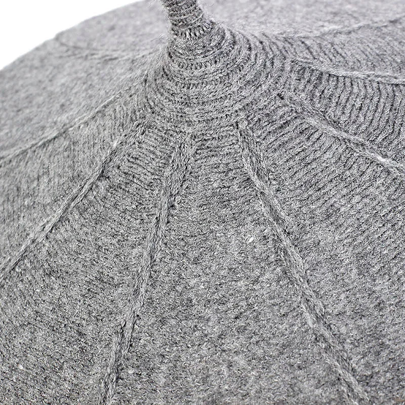 Gray knitted beret.