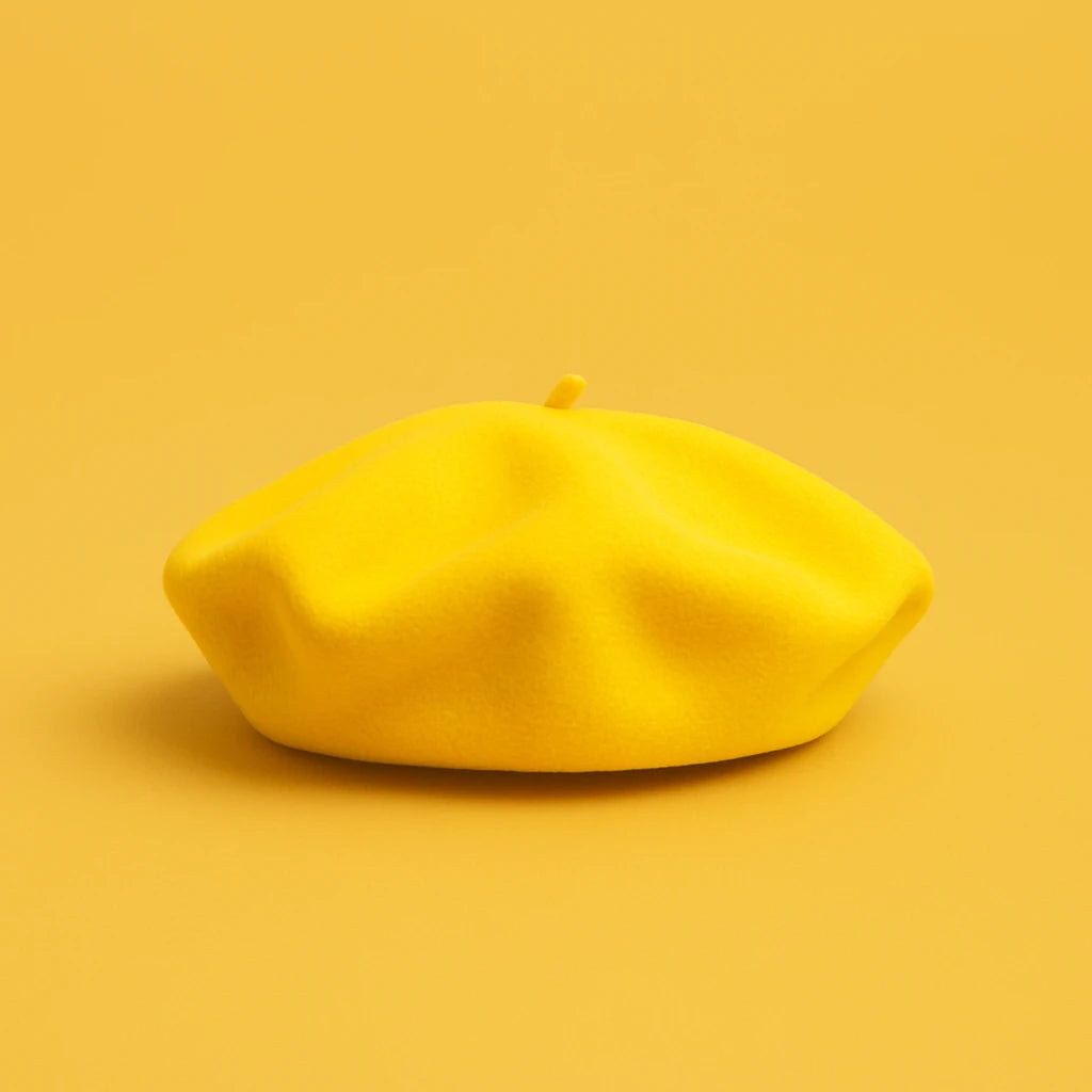 Bright yellow beret hat in wool – vibrant French-style accessory, lightweight and trendy for casual outfits