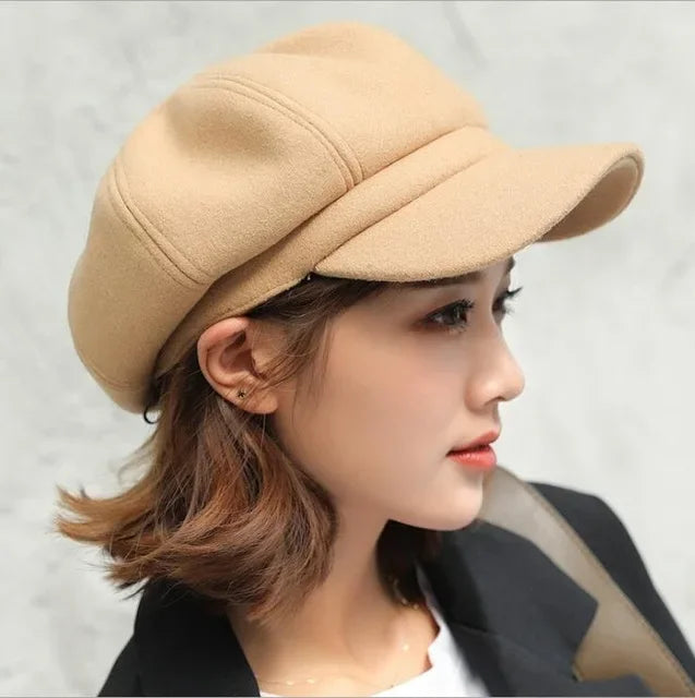 Beige newsboy cap.