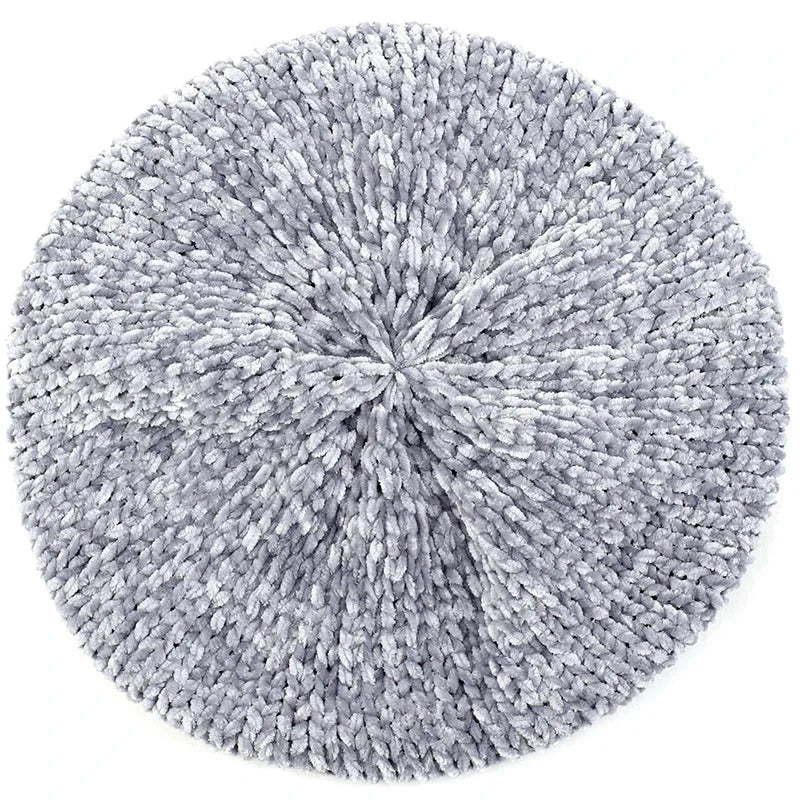 Gray knitted beret.